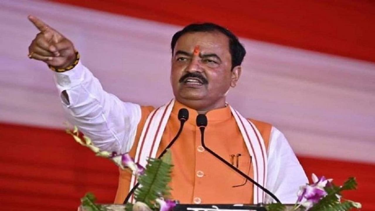 यूपी चुनाव को लेकर डिप्टी सीएम ने सपा प्रमुख पर साधा निशाना, कहा 'फर्क साफ है अखिलेश जी' यूपी चुनाव को लेकर डिप्टी सीएम ने सपा प्रमुख पर साधा निशाना, कहा 'फर्क साफ है अखिलेश जी'