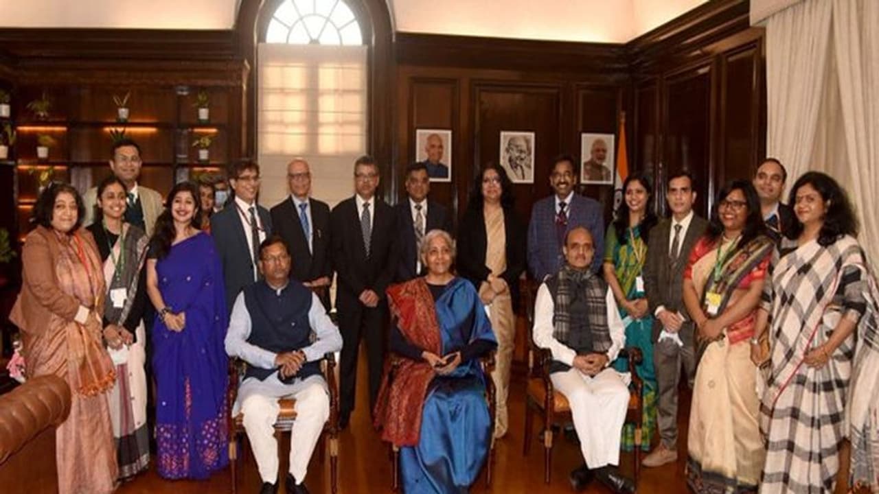 Budget 2022: जानिए कौन हैं वित्तमंत्री सीतारमण का बजट तैयार करने वाली टीम, देश को हैं इनसें बड़ी उम्मीदें