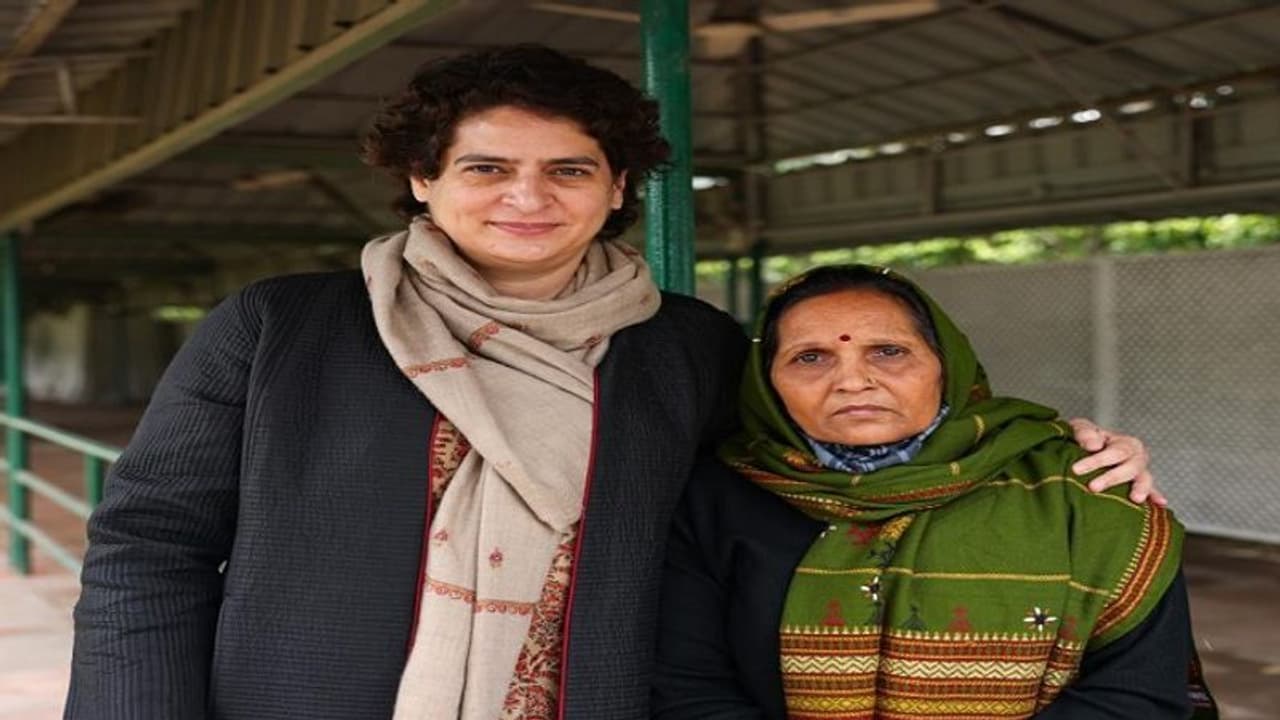 कांग्रेस ने दिया टिकट लेकिन चुनाव नहीं लड़ेंगी खुशी दुबे की मां, जानिए कहां फंसा पेंच कांग्रेस ने दिया टिकट लेकिन चुनाव नहीं लड़ेंगी खुशी दुबे की मां, जानिए कहां फंसा पेंच