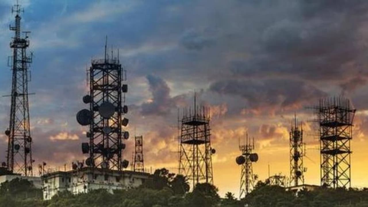 Budget 2022 : 5G :5ஜி அலைகற்றை ஏலம்.. வீட்டிலே குடிநீர் இணைப்பு திட்டத்திற்கு 60,000 கோடி ரூபாய் ஒதுக்கீடு.. Budget 2022 : 5G :5ஜி அலைகற்றை ஏலம்.. வீட்டிலே குடிநீர் இணைப்பு திட்டத்திற்கு 60,000 கோடி ரூபாய் ஒதுக்கீடு..