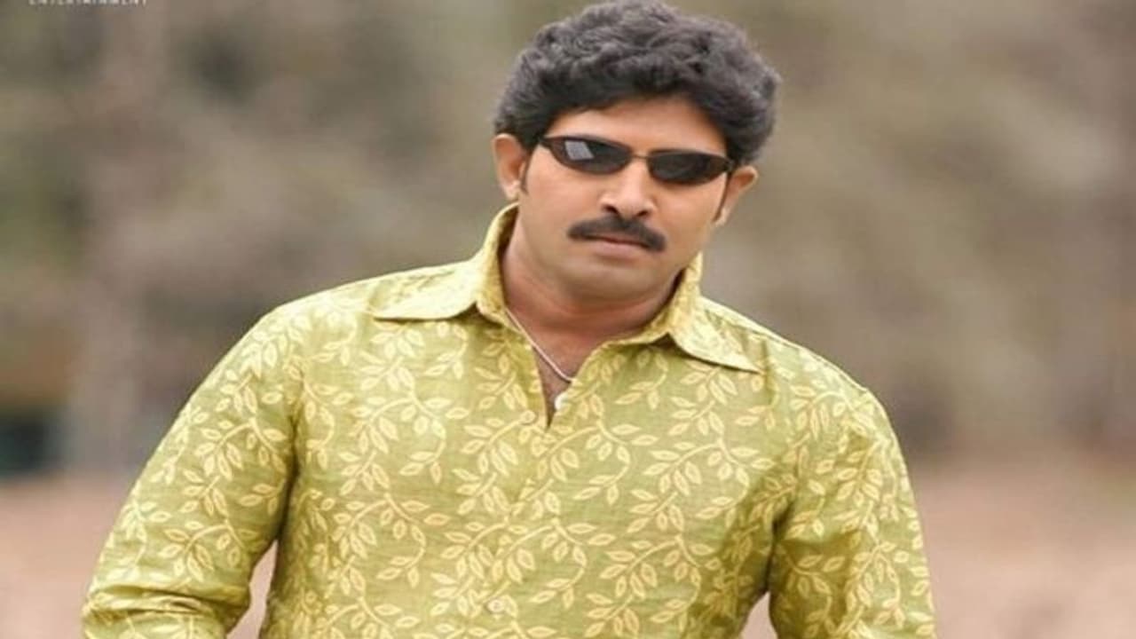 హీరో వేణు తొట్టెంపూడి రీ ఎంట్రీ.. మాస్ మహారాజ్ సినిమాలో కీలకపాత్ర..? హీరో వేణు తొట్టెంపూడి రీ ఎంట్రీ.. మాస్ మహారాజ్ సినిమాలో కీలకపాత్ర..?