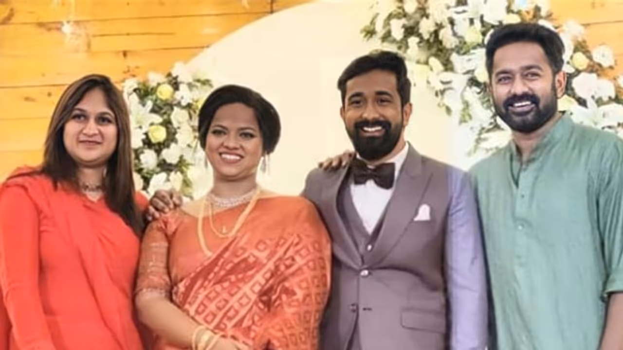 Asif Ali : വർഷങ്ങളായുള്ള പരിചയം, ആരാധകന്റെ വിവാഹത്തിൽ നിറസാന്നിധ്യമായ് ആസിഫ് അലി; വീഡിയോ