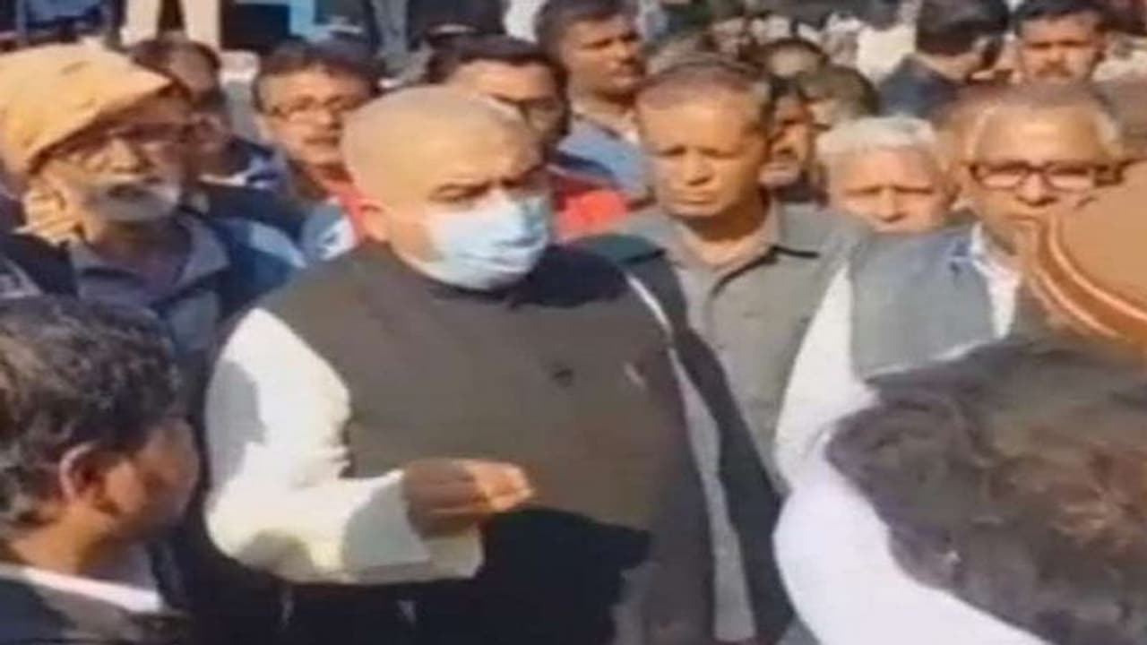 यूपी चुनाव : BJP प्रत्याशी का वीडियो वायरल, कहा शव पर बना दो सांप काटने का निशान, दिलवा दूंगा 5 लाख का मुआवजा यूपी चुनाव : BJP प्रत्याशी का वीडियो वायरल, कहा शव पर बना दो सांप काटने का निशान, दिलवा दूंगा 5 लाख का मुआवजा