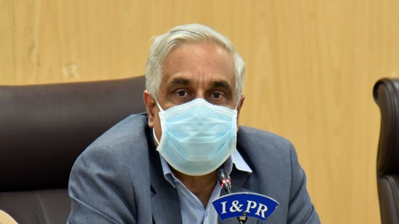 ఏపీ కొత్త మంత్రుల ప్రమాణ స్వీకారానికి భారీ ఏర్పాట్లు.. అధికారులతో సీఎస్ సమీక్ష ఏపీ కొత్త మంత్రుల ప్రమాణ స్వీకారానికి భారీ ఏర్పాట్లు.. అధికారులతో సీఎస్ సమీక్ష