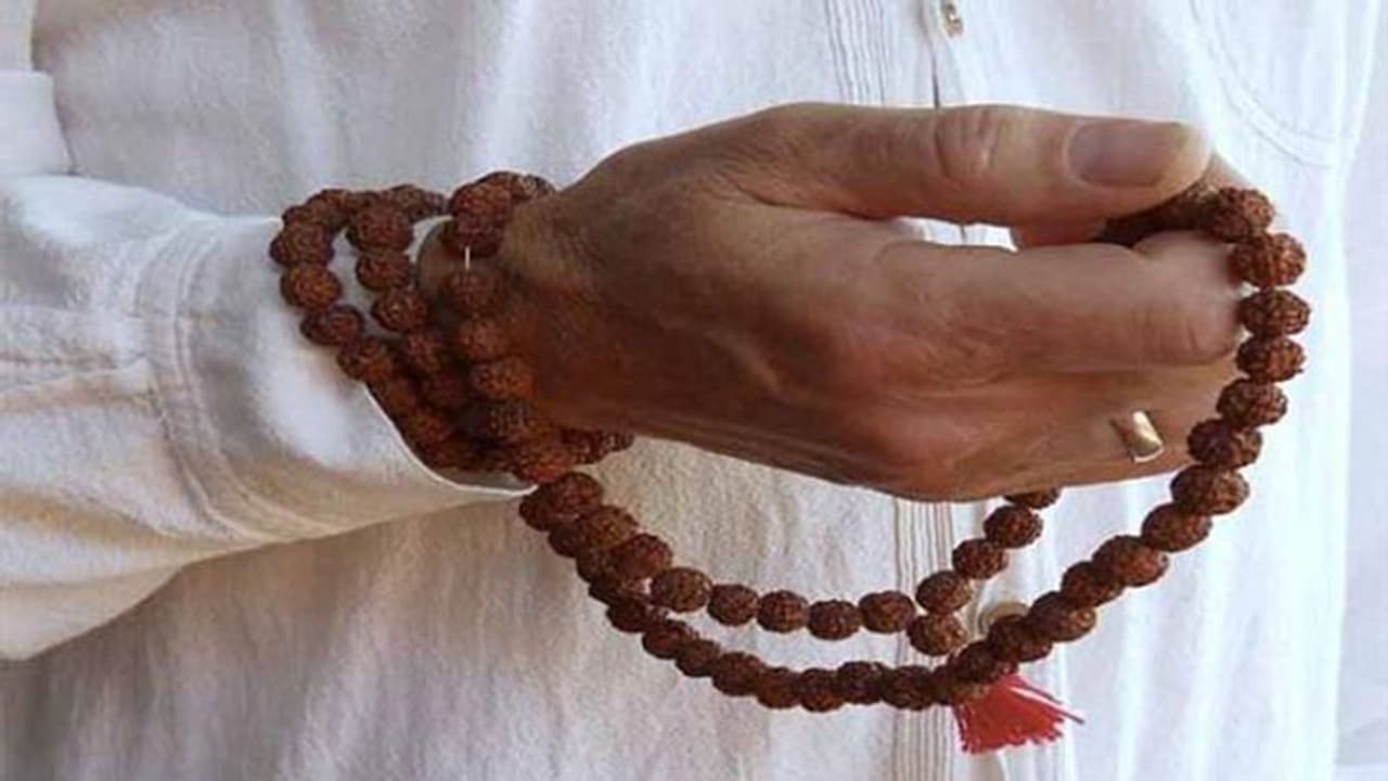 Gupt Navratri 2022: गुप्त नवरात्रि में सिद्धियां पाने के लिए करें दुर्गा सप्तशती का पाठ, ध्यान रखें ये बातें