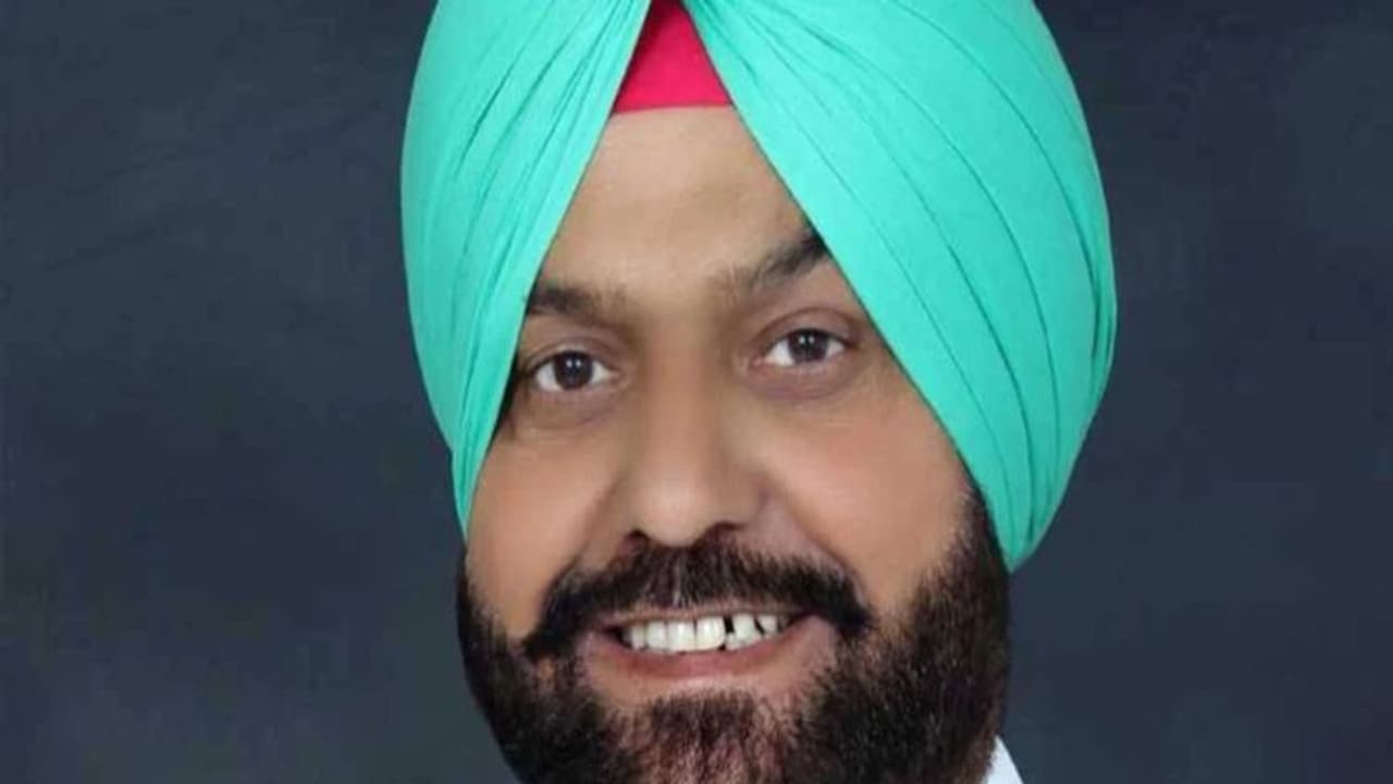 पंजाब चुनाव : डेरा सच्चा सौदा के संचालक गुरमीत राम रहीम के समधी की कांग्रेस से बगावत, निर्दलीय मैदान में उतरे पंजाब चुनाव : डेरा सच्चा सौदा के संचालक गुरमीत राम रहीम के समधी की कांग्रेस से बगावत, निर्दलीय मैदान में उतरे