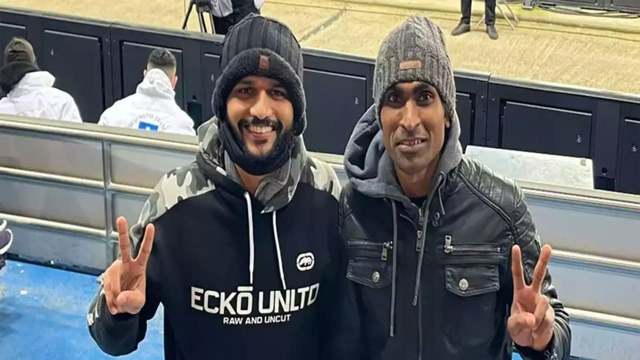 लियोनेल मेस्सी का मैच देखने पेरिस पहुंचे स्टार बैडमिंट प्लेयर प्रमोद भगत और सुकांत कदम