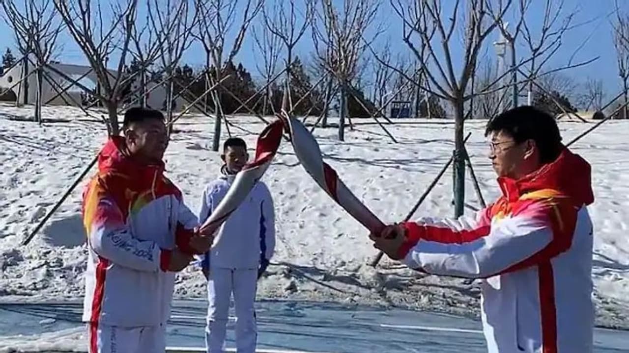 Winter Olympics: गलवान घाटी में भारतीय सेना के हाथों पिटे PLA कमांडर को चीन ने बनाया मशाल वाहक Winter Olympics: गलवान घाटी में भारतीय सेना के हाथों पिटे PLA कमांडर को चीन ने बनाया मशाल वाहक