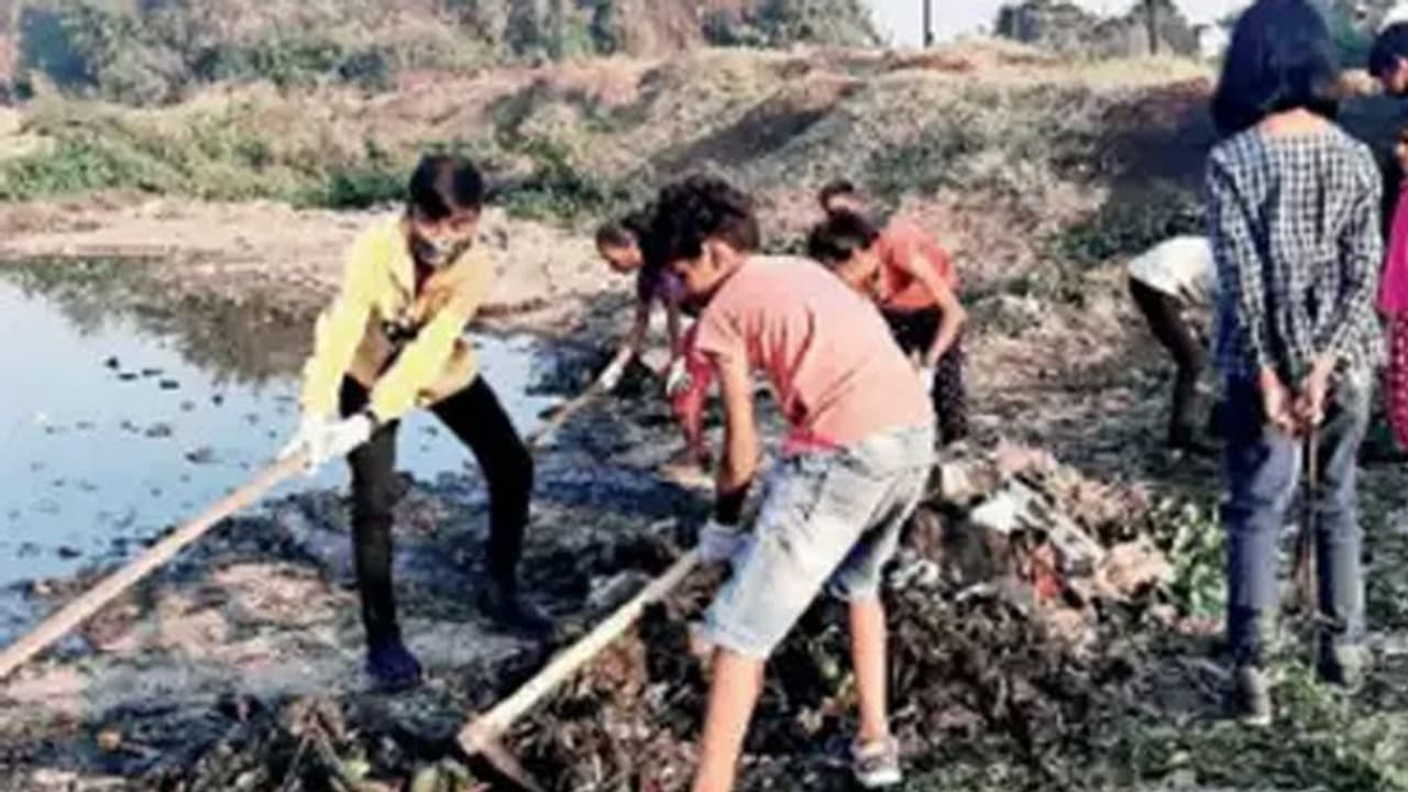 बच्चों की शानदार पहल को सैल्यूट: कचरे की झील को बना दिया पक्षियों का आशियाना, कभी लोग यहां आने से डरते थे