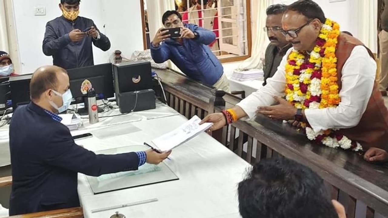 ब्रजेश पाठक ने पहुंचकर भरा यूपी चुनाव के लिए नामांकन, सपा ने होल्ड करवाए यह टिकट ब्रजेश पाठक ने पहुंचकर भरा यूपी चुनाव के लिए नामांकन, सपा ने होल्ड करवाए यह टिकट
