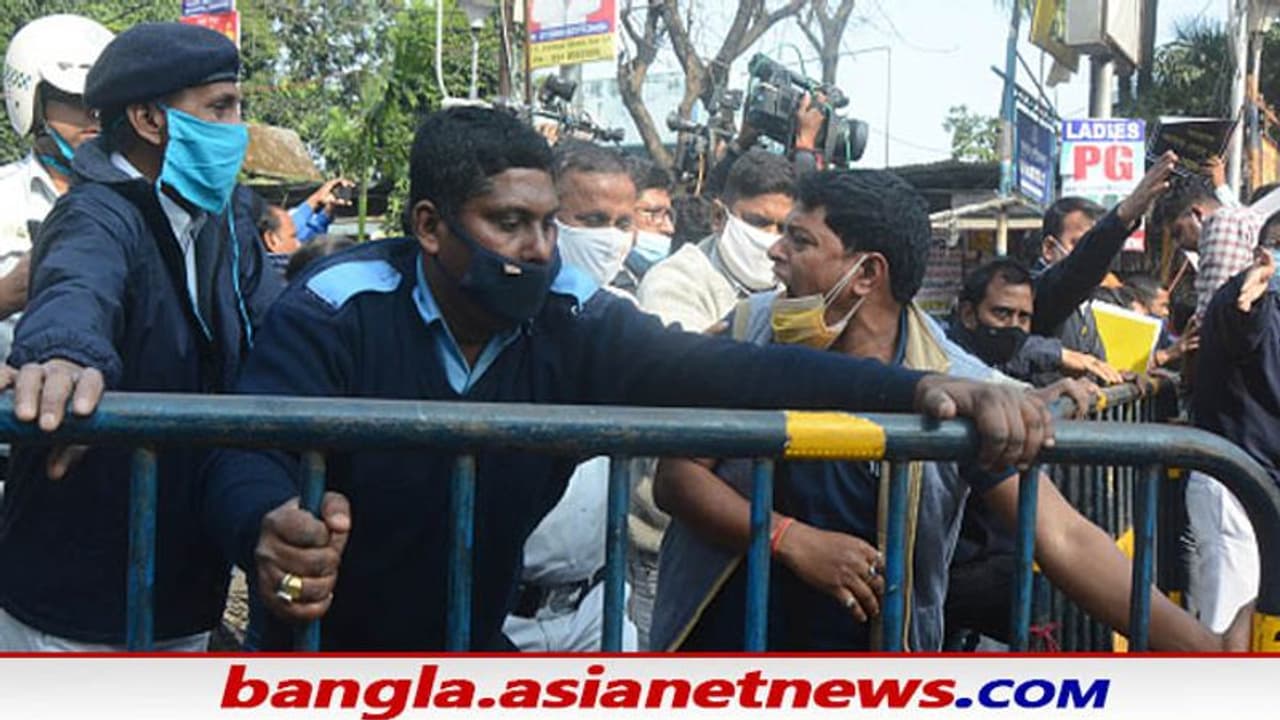 স্বচ্ছ ও দুর্নীতি মুক্ত নিয়োগের দাবি, PSC ভবনের সামনে চাকরি প্রার্থীদের আন্দোলনে উত্তাল কলকাতা