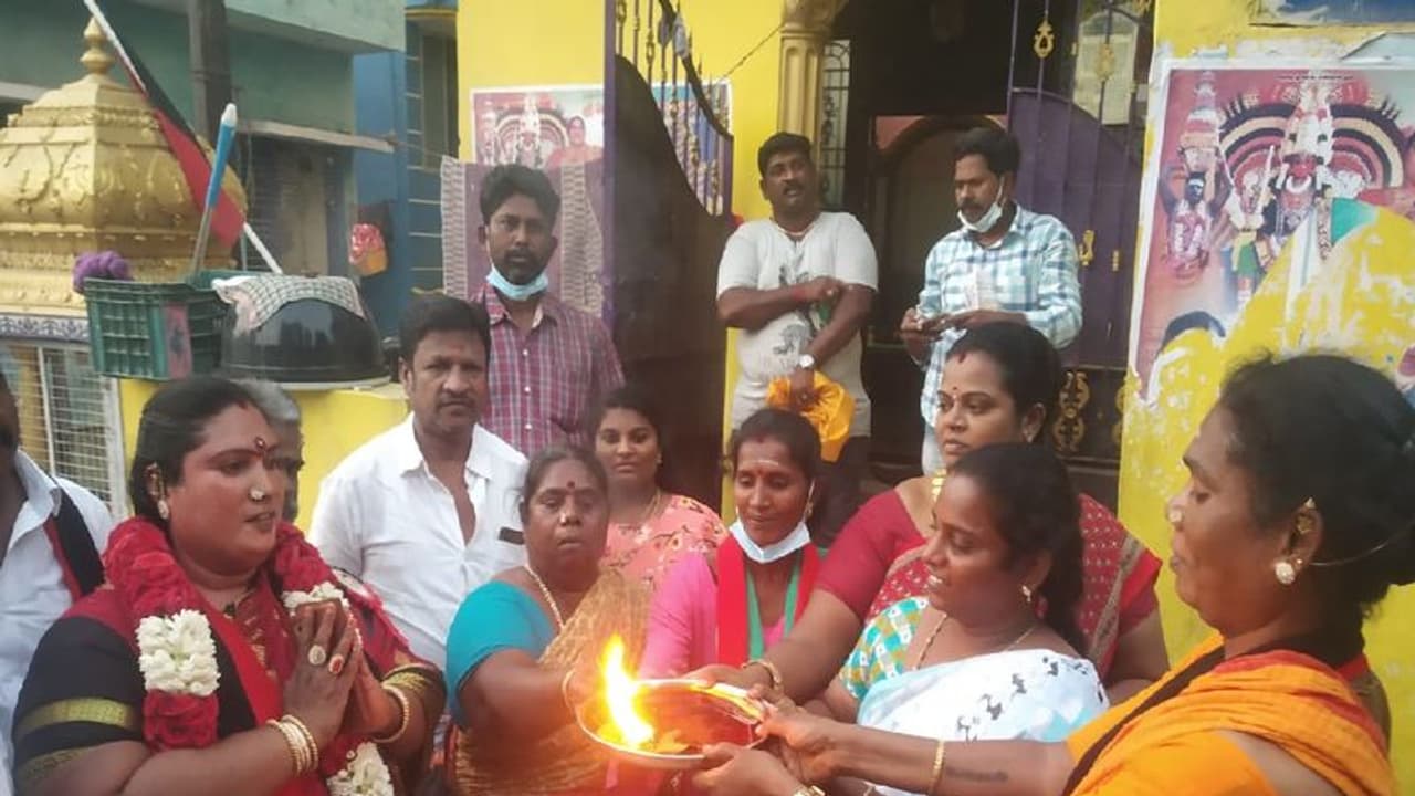 Urban Election : நகர்ப்புற உள்ளாட்சி தேர்தல்..வேலூர் மாநகராட்சியில் போட்டியிடும் திருநங்கை..குவியும் பாராட்டு