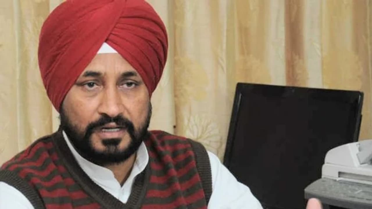 चुनाव से पहले चन्नी सरकार को लगा तगड़ा झटका: इस मामले में हाईकोर्ट ने लगाई जमकर फटकार, जवाब के लिए मांगा वक्त चुनाव से पहले चन्नी सरकार को लगा तगड़ा झटका: इस मामले में हाईकोर्ट ने लगाई जमकर फटकार, जवाब के लिए मांगा वक्त