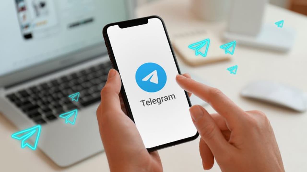 Telegram पर जुड़ा नया फीचर्स, WhatsApp की बोलती हुई बंद, खुशी से झूम उठे फैंस Telegram पर जुड़ा नया फीचर्स, WhatsApp की बोलती हुई बंद, खुशी से झूम उठे फैंस