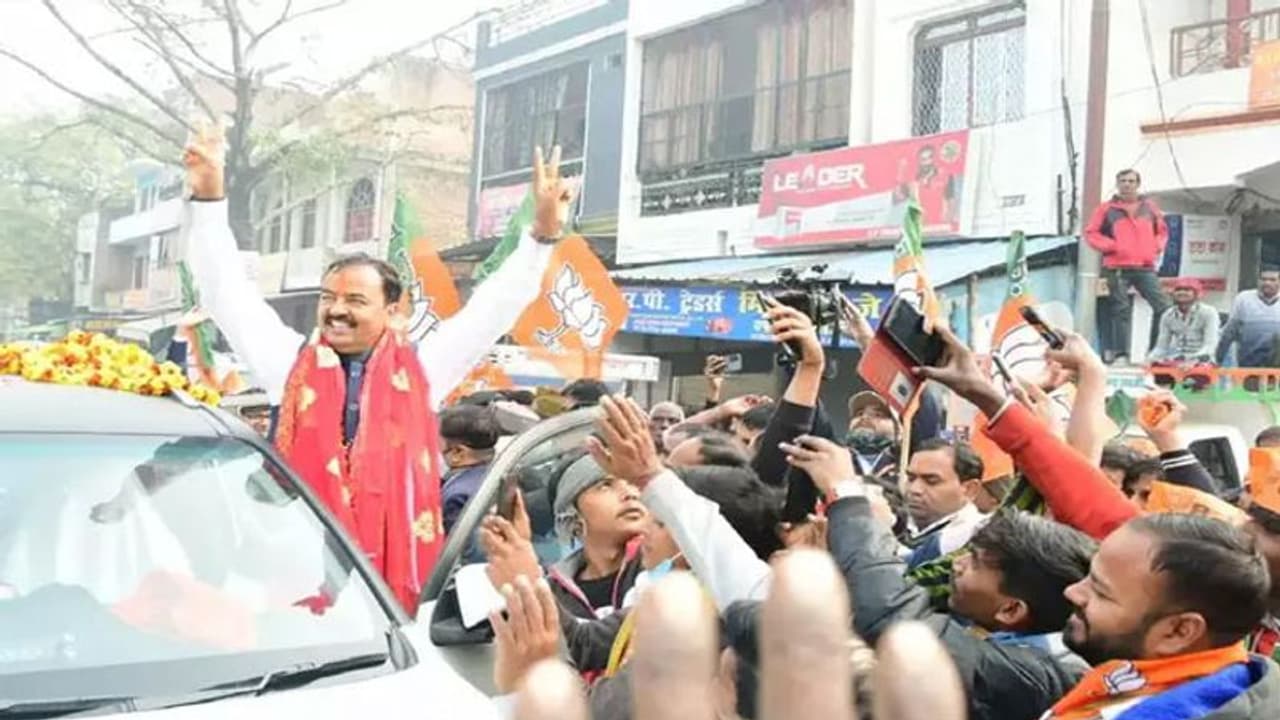 सिराथू से Exclusive ग्राउंड रिपोर्ट: केशव मौर्य के नामांकन में उमड़ी भीड़, लोग बोले ऐतिहासिक जीत दिलाएंगे सिराथू से Exclusive ग्राउंड रिपोर्ट: केशव मौर्य के नामांकन में उमड़ी भीड़, लोग बोले ऐतिहासिक जीत दिलाएंगे