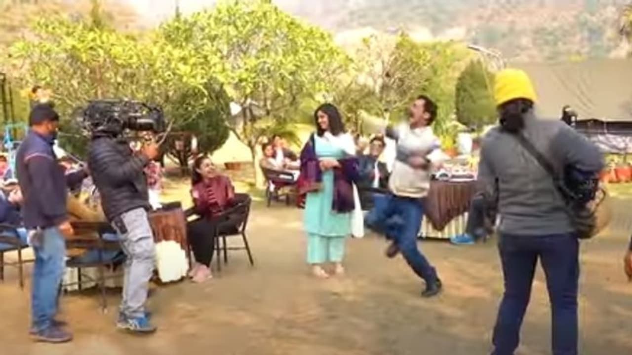 Badhaai Do : ഇങ്ങനെയാണ് രാജ്കുമാര് റാവുവിന്റെ ഡാൻസ്, 'ബധായ് ദോ' ഗാനത്തിന്റെ മെയ്ക്കിംഗ് വീഡിയോ Badhaai Do : ഇങ്ങനെയാണ് രാജ്കുമാര് റാവുവിന്റെ ഡാൻസ്, 'ബധായ് ദോ' ഗാനത്തിന്റെ മെയ്ക്കിംഗ് വീഡിയോ