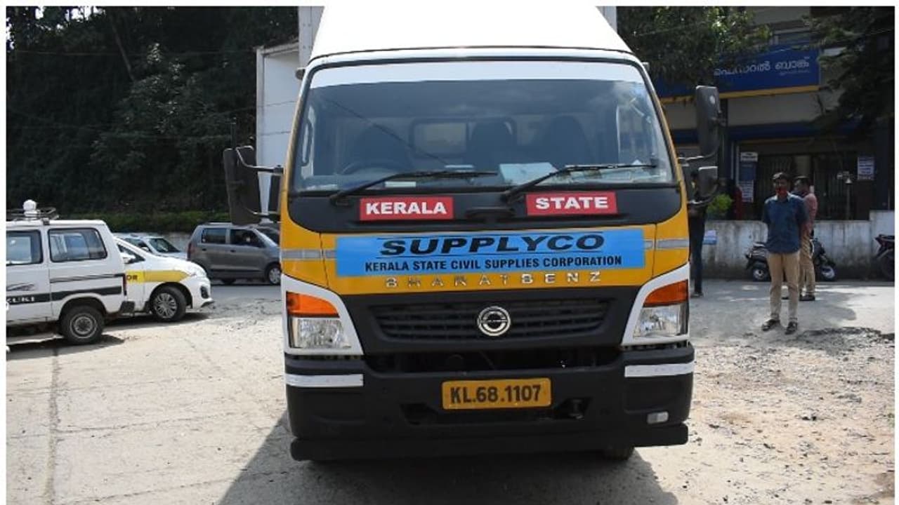 MVD impose Fine : സര്ക്കാര് വാഹനം നികുതിയടക്കാതെ നിരത്തില്; പിഴയീടാക്കി മോട്ടോര്വാഹന വകുപ്പ് MVD impose Fine : സര്ക്കാര് വാഹനം നികുതിയടക്കാതെ നിരത്തില്; പിഴയീടാക്കി മോട്ടോര്വാഹന വകുപ്പ്