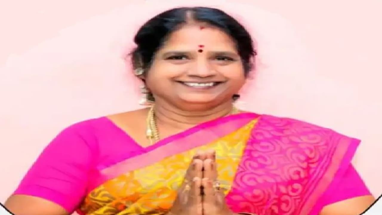 திருமணத்திற்கு மண்டபம் இலவசம், இறப்பிற்கு ஐஸ் பாக்ஸ் இலவசம்... திமுக பெண் வேட்பாளர் வினோத வாக்குறுதி!!