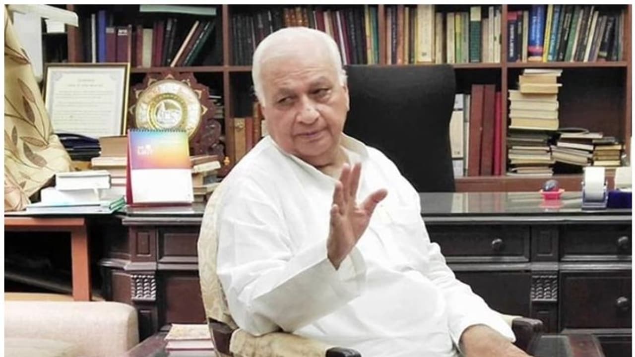 'പെണ്കുഞ്ഞുങ്ങളെ കുഴിച്ചുമൂടിയിരുന്ന പഴയ അറേബിയന് മനസ് ഇന്നും';ഹിജാബ് വിവാദം ഗൂഢാലോചനയെന്ന് ഗവര്ണര് 'പെണ്കുഞ്ഞുങ്ങളെ കുഴിച്ചുമൂടിയിരുന്ന പഴയ അറേബിയന് മനസ് ഇന്നും';ഹിജാബ് വിവാദം ഗൂഢാലോചനയെന്ന് ഗവര്ണര്