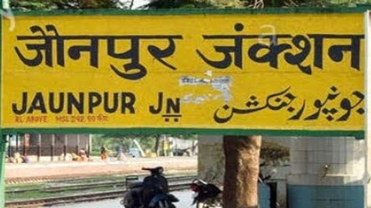 Inside Story: यूपी की इस सीट पर दुबारा जीत दर्ज नहीं कर पाई कोई पार्टी, BJP के लिए बनी बड़ी चुनौती Inside Story: यूपी की इस सीट पर दुबारा जीत दर्ज नहीं कर पाई कोई पार्टी, BJP के लिए बनी बड़ी चुनौती