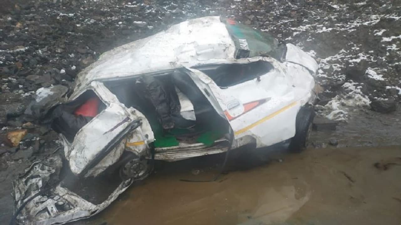 Jammu Kashmir के Kishtwar में सड़क हादसे में छह की मौत, सड़क से फिसलकर खाई में गिरी कार Jammu Kashmir के Kishtwar में सड़क हादसे में छह की मौत, सड़क से फिसलकर खाई में गिरी कार