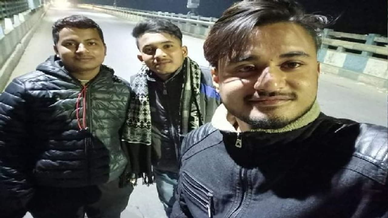 মাঝপথেই মর্মান্তিক মৃত্যু, বিয়ে বাড়ি যাওয়ার পথে গুরুতর বাইক দুর্ঘটনায় মৃত্যু কলেজ পড়ুয়ার মাঝপথেই মর্মান্তিক মৃত্যু, বিয়ে বাড়ি যাওয়ার পথে গুরুতর বাইক দুর্ঘটনায় মৃত্যু কলেজ পড়ুয়ার