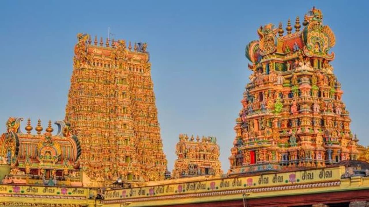 Madras high court : ക്ഷേത്രങ്ങള് സന്ദര്ശിക്കുന്നവര് പവിത്രത കാത്തുസൂക്ഷിക്കുന്ന വസ്ത്രം ധരിക്കണം കോടതി Madras high court : ക്ഷേത്രങ്ങള് സന്ദര്ശിക്കുന്നവര് പവിത്രത കാത്തുസൂക്ഷിക്കുന്ന വസ്ത്രം ധരിക്കണം കോടതി