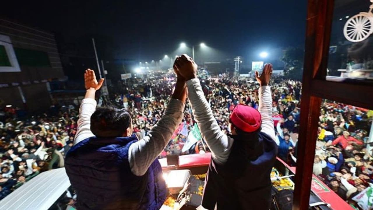 अखिलेश जयन्त की चुनावी रथयात्रा में उमड़ा जनसैलाब, रालोद प्रत्याशी समेत 13 लोगों पर मुकदमा दर्ज अखिलेश जयन्त की चुनावी रथयात्रा में उमड़ा जनसैलाब, रालोद प्रत्याशी समेत 13 लोगों पर मुकदमा दर्ज