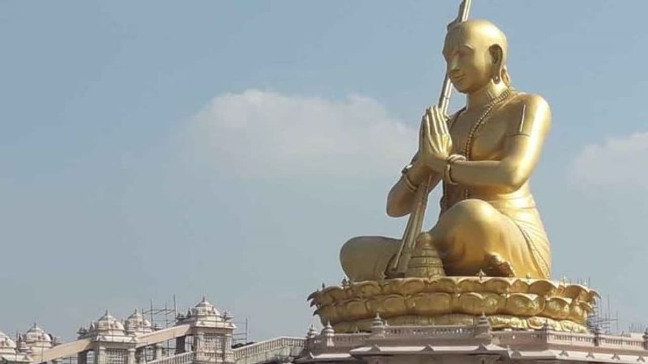 PM मोदी कल हैदराबाद में 216 फीट ऊंची 'स्टेच्यू ऑफ ईक्वेलिटी' राष्ट्र को समर्पित करेंगे, जानिए पूरा कार्यक्रम PM मोदी कल हैदराबाद में 216 फीट ऊंची 'स्टेच्यू ऑफ ईक्वेलिटी' राष्ट्र को समर्पित करेंगे, जानिए पूरा कार्यक्रम