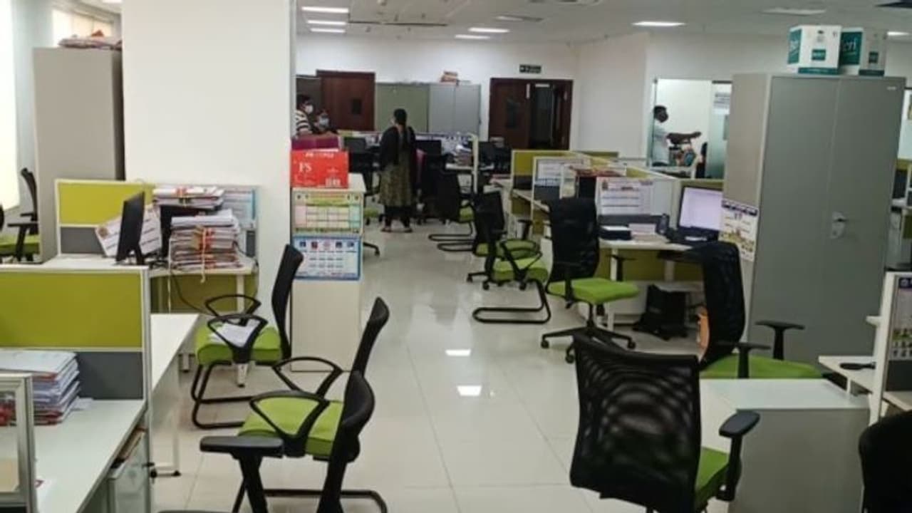 AP PRC Issue: పీఆర్సీ ఉద్యమం మరింత ఉదృతం... సచివాలయ ఉద్యోగుల పెన్ డౌన్ AP PRC Issue: పీఆర్సీ ఉద్యమం మరింత ఉదృతం... సచివాలయ ఉద్యోగుల పెన్ డౌన్