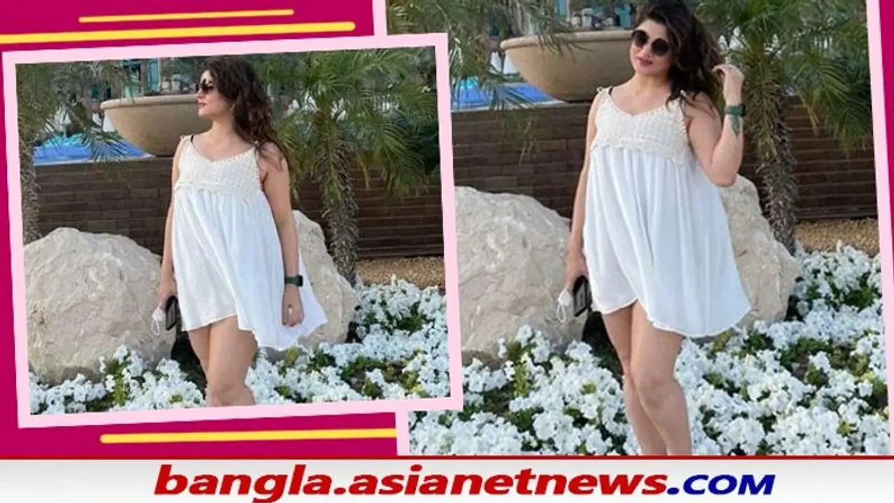 উরুর খাঁজে চুইয়ে পড়ছে উষ্ণতা, পাখির মতো ডানা মেলে উড়ছেন শ্রাবন্তী