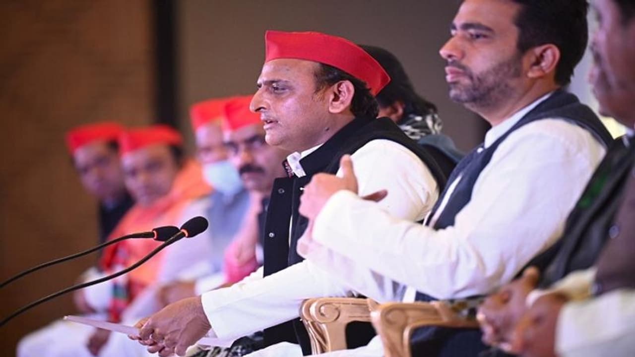 यूपी चुनाव: घटनाओं का जिक्र कर अखिलेश यादव ने सरकारी दावों को बताया खोखला, कहा कारोबार हो गया ठप यूपी चुनाव: घटनाओं का जिक्र कर अखिलेश यादव ने सरकारी दावों को बताया खोखला, कहा कारोबार हो गया ठप