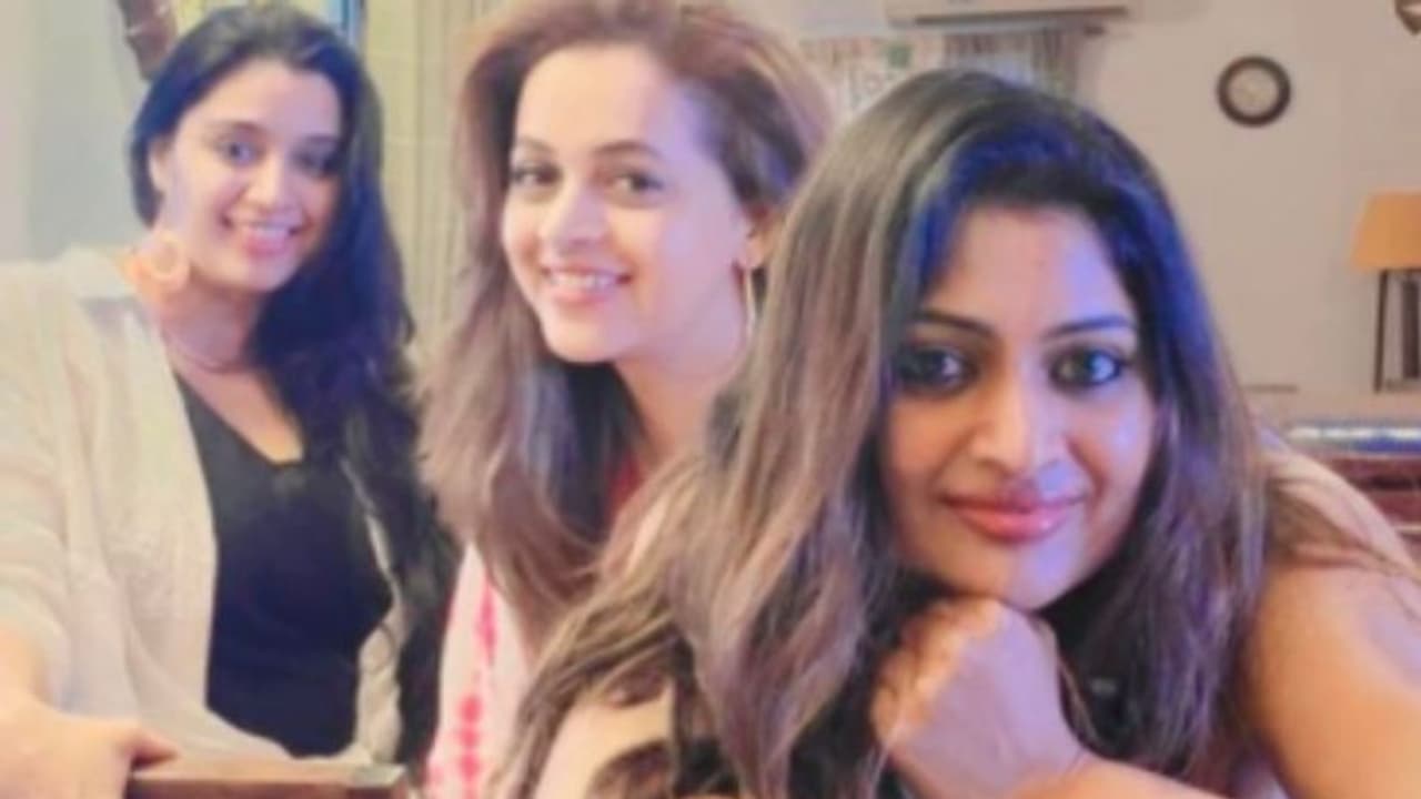 Geetu Mohandas : ഭാവനയ്ക്കൊപ്പം ഗീതു മോഹൻദാസ്, ഫോട്ടോ ഏറ്റെടുത്ത് ആരാധകര് Geetu Mohandas : ഭാവനയ്ക്കൊപ്പം ഗീതു മോഹൻദാസ്, ഫോട്ടോ ഏറ്റെടുത്ത് ആരാധകര്