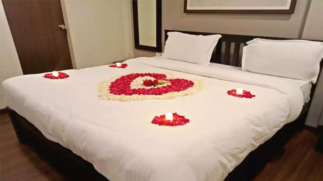 Cheating Wife: ಮದುವೆ ದಿನವೇ ಮೈದುನನ ಜೊತೆ ಮಲಗಿದ ಹೆಂಡತಿ ..! ಪಶ್ಚಾತ್ತಾಪವೂ ಇಲ್ಲವಂತೆ Cheating Wife: ಮದುವೆ ದಿನವೇ ಮೈದುನನ ಜೊತೆ ಮಲಗಿದ ಹೆಂಡತಿ ..! ಪಶ್ಚಾತ್ತಾಪವೂ ಇಲ್ಲವಂತೆ