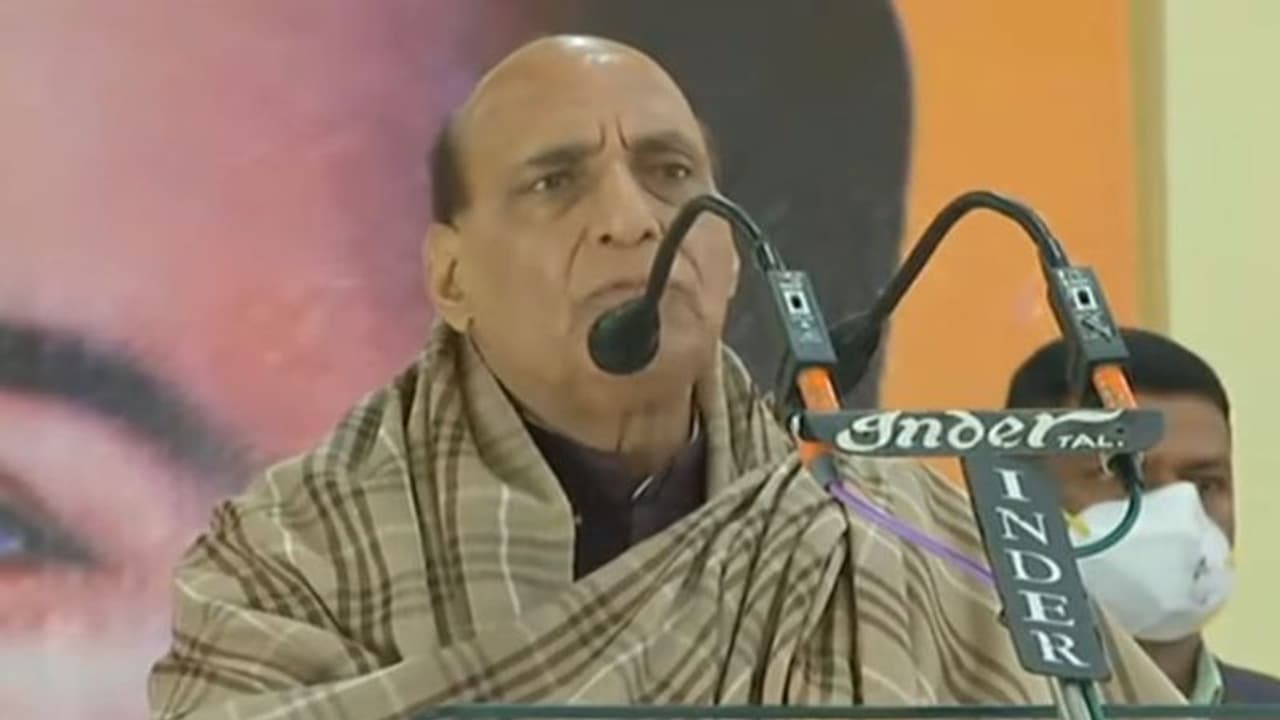 राजनाथ ने राहुल गांधी को इतिहास याद दिलाया, कहा पंजाब में सरकार बनी तो नशा बेचने वालों की खाट खड़ी कर देंगे