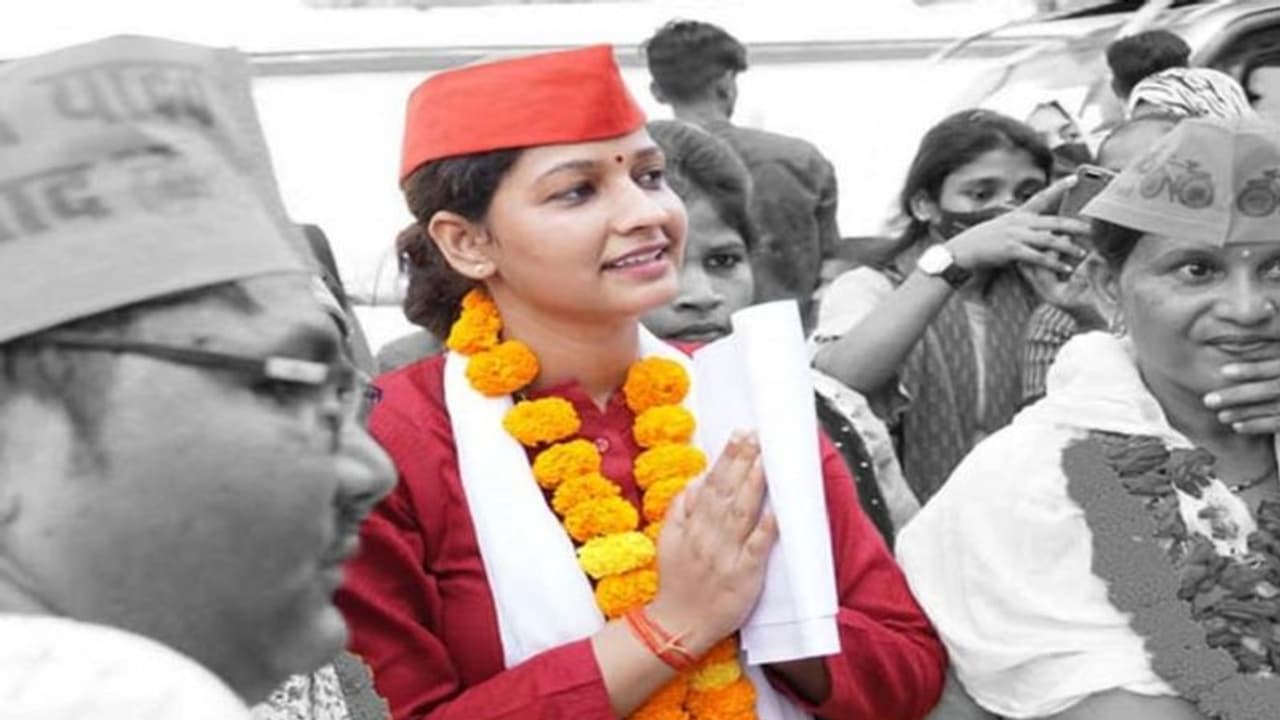 Special Story: यूपी चुनाव में सबसे युवा प्रत्याशी हैं पूजा शुक्ला, अखिलेश ने खास सीट से उतारा मैदान में Special Story: यूपी चुनाव में सबसे युवा प्रत्याशी हैं पूजा शुक्ला, अखिलेश ने खास सीट से उतारा मैदान में