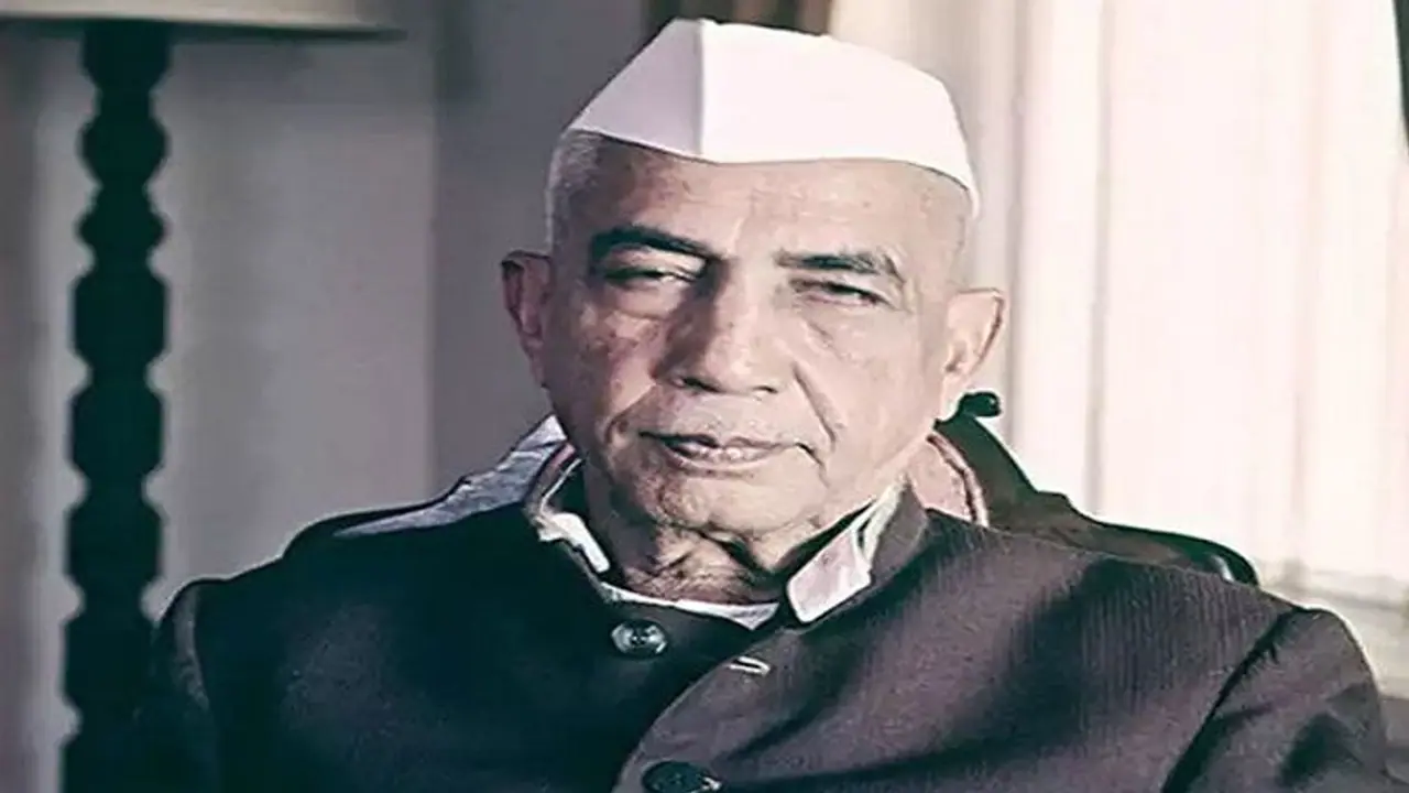 Inside Story: चौधरी चरण सिंह को भूले RLD प्रत्याशी, जाट बिरादरी के लोगों में गुस्सा, बोले वोट से देंगें चोट Inside Story: चौधरी चरण सिंह को भूले RLD प्रत्याशी, जाट बिरादरी के लोगों में गुस्सा, बोले वोट से देंगें चोट