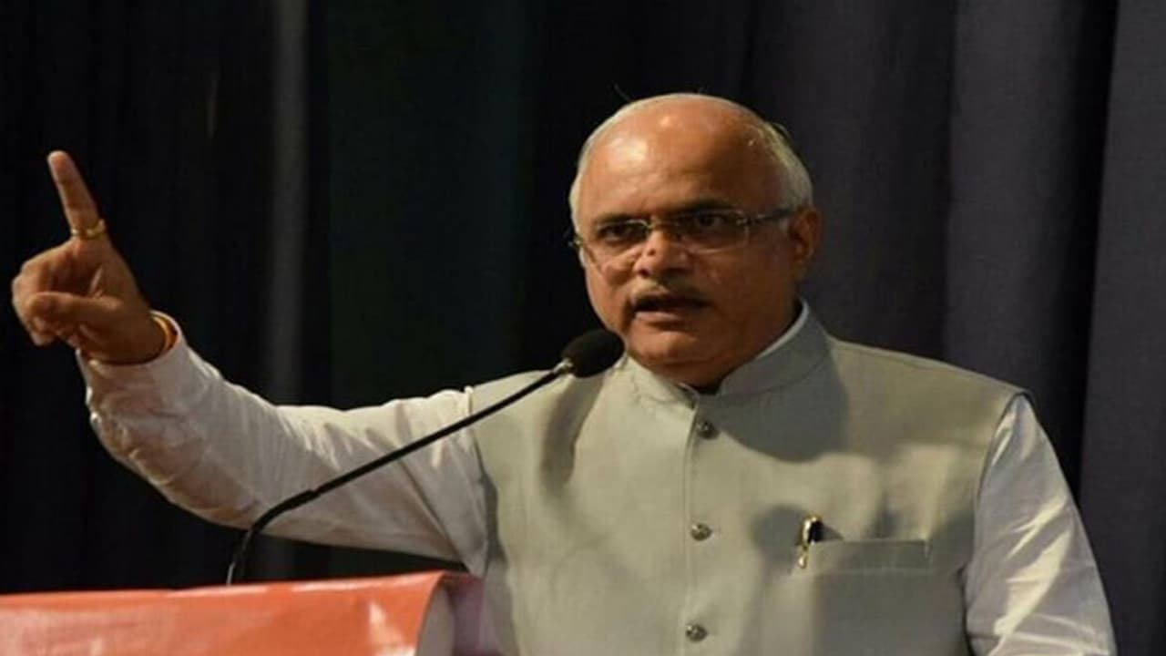 राहुल गांधी पर सहस्त्रबुद्धे का तंज, कहा हमारे नेता हमसे बात करते वक्त कुत्ते को बिस्किट नहीं खिलाते