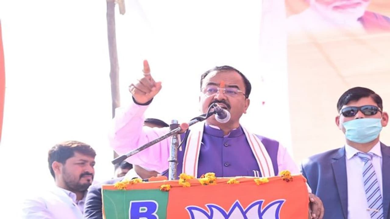 यूपी चुनाव: आगरा में डिप्टी सीएम केशव प्रसाद बोले 15 साल तक कागज पर चले उद्योग, घर में भरे गए सरकारी रुपए