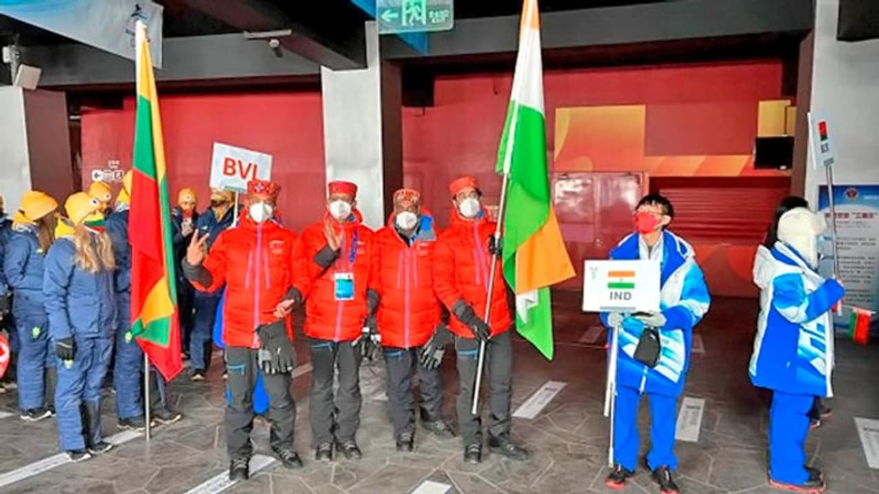 Beijing Winter Olympics 2022: अल्पाइन स्कीयर मोहम्मद आरिफ खान ने उद्घाटन समारोह में की भारत की अगुवाई Beijing Winter Olympics 2022: अल्पाइन स्कीयर मोहम्मद आरिफ खान ने उद्घाटन समारोह में की भारत की अगुवाई