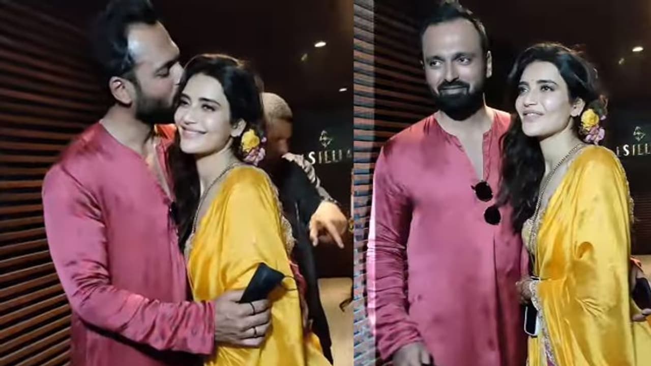 Karishma Tanna को Kiss करते दिखे होनेवाले दूल्हे राजा, वीडियो देख लोग कर रहे ऐसे कमेंट्स Karishma Tanna को Kiss करते दिखे होनेवाले दूल्हे राजा, वीडियो देख लोग कर रहे ऐसे कमेंट्स