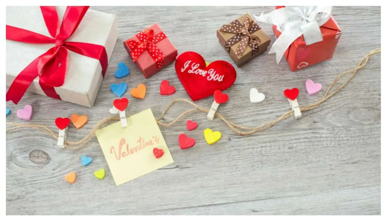 Valentine's Day Special gift: உங்கள் காதல் கைகூட....இந்த மாதிரி கிப்ட் கொடுத்து அசத்துங்க..!! Valentine's Day Special gift: உங்கள் காதல் கைகூட....இந்த மாதிரி கிப்ட் கொடுத்து அசத்துங்க..!!