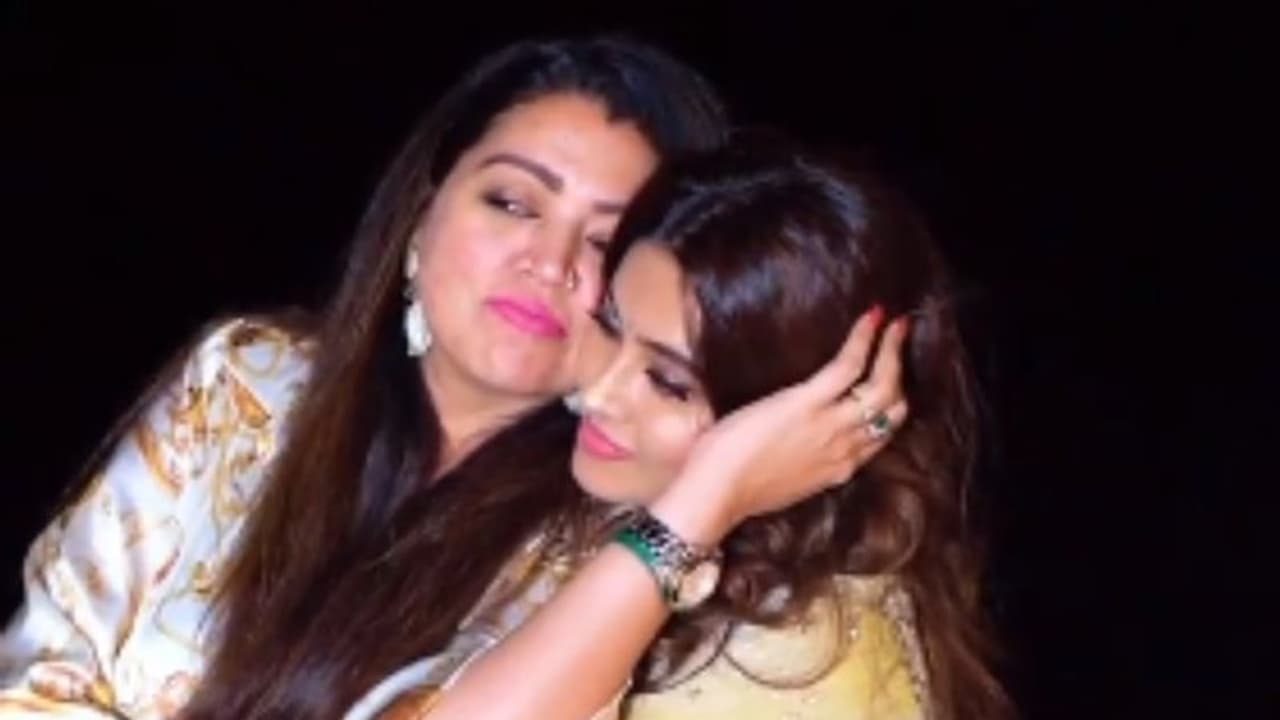 Sneha : സഹോദരിയുടെ ജന്മദിനത്തില് സര്പ്രൈസുമായി തെന്നിന്ത്യൻ നടി സ്നേഹ വീഡിയോ Sneha : സഹോദരിയുടെ ജന്മദിനത്തില് സര്പ്രൈസുമായി തെന്നിന്ത്യൻ നടി സ്നേഹ വീഡിയോ