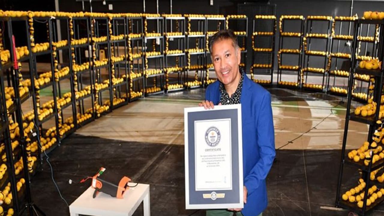 Guinness World Record: शिकंजी नहीं बैटरी बनाने के काम आता है छोटा सा नींबू, 2923 नींबू से शख्स ने किया कमाल