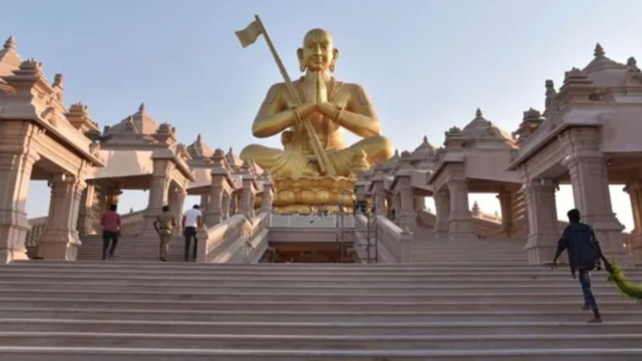 जानिए आखिर कौन हैं Sant Ramanujachary, जिन्होंने दुनिया को पढ़ाया समानता का पाठ