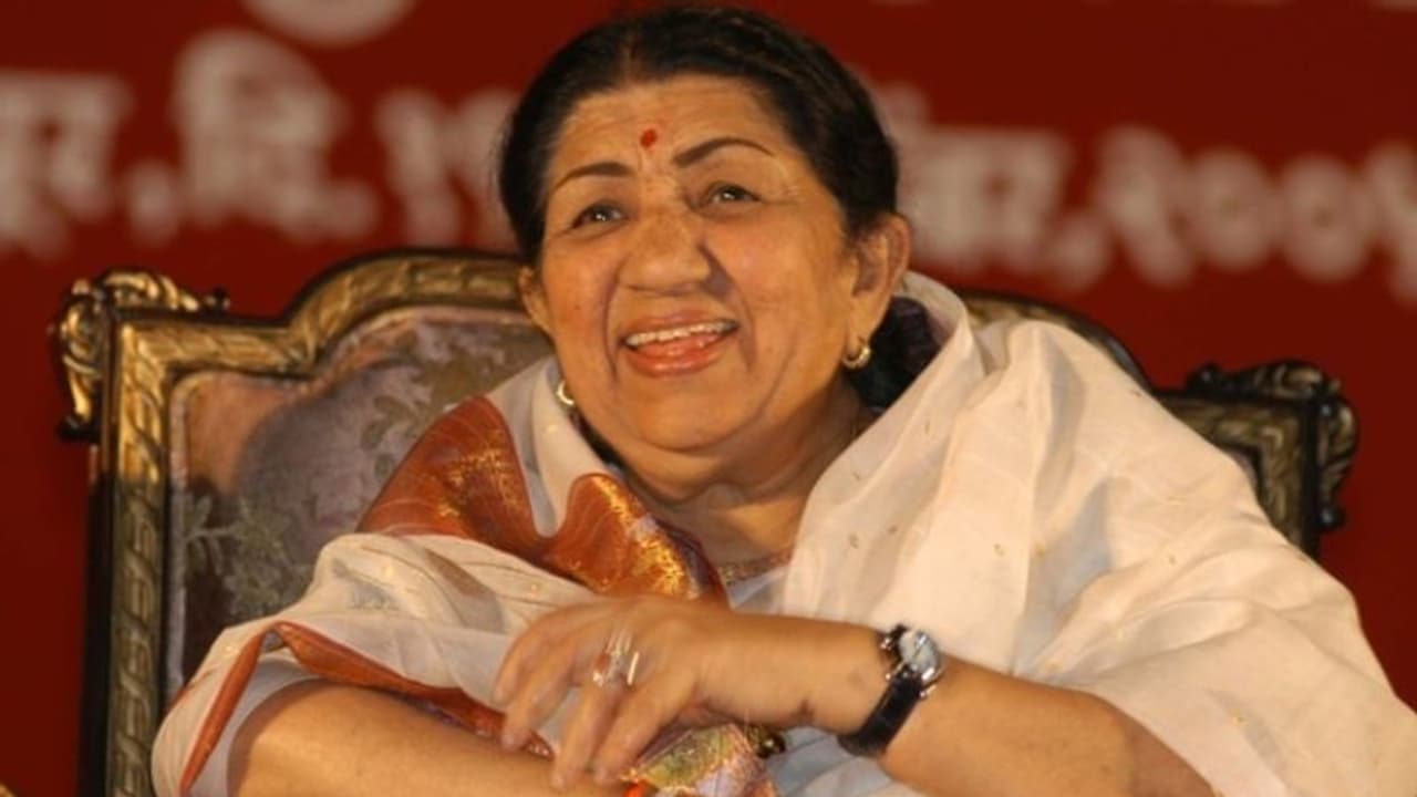 Lata Mangeshkar : ലത മങ്കേഷ്കറുടെ ആരോഗ്യനില അതീവ ഗുരുതരം; വെന്റിലേറ്റര് നിരീക്ഷണത്തില് Lata Mangeshkar : ലത മങ്കേഷ്കറുടെ ആരോഗ്യനില അതീവ ഗുരുതരം; വെന്റിലേറ്റര് നിരീക്ഷണത്തില്
