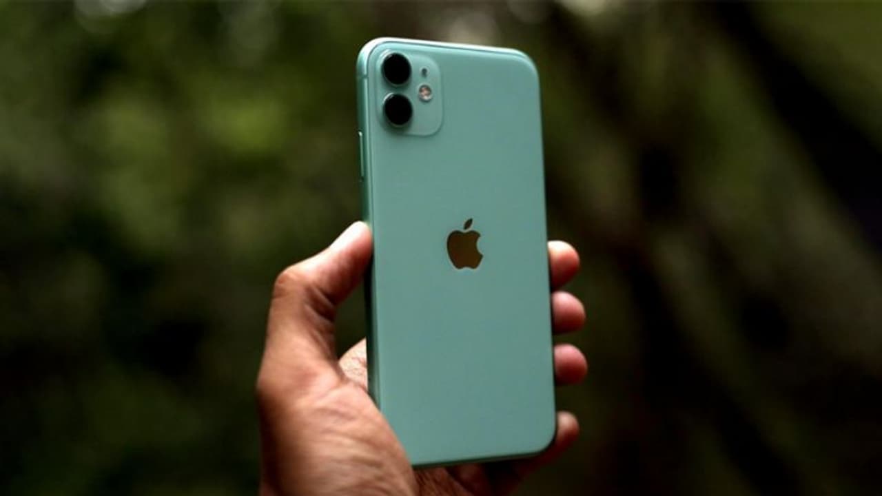 Amazon Sale: बाप रे ! iPhone 11 पर मिल रहा 18 हजार रुपए का डिस्काउंट, ऐसे उठाएं बंपर सेल का फायदा Amazon Sale: बाप रे ! iPhone 11 पर मिल रहा 18 हजार रुपए का डिस्काउंट, ऐसे उठाएं बंपर सेल का फायदा