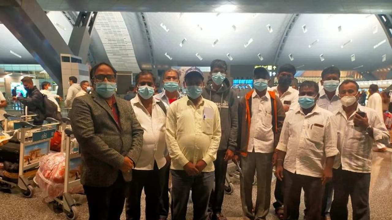 Qatar Jobless Kannadigas: ಕತಾರ್ನಲ್ಲಿ ಕೆಲಸ ಕಳೆದುಕೊಂಡು ಅತಂತ್ರರಾಗಿದ್ದ 35 ಮಂದಿ ಮರಳಿ ಭಾರತಕ್ಕೆ Qatar Jobless Kannadigas: ಕತಾರ್ನಲ್ಲಿ ಕೆಲಸ ಕಳೆದುಕೊಂಡು ಅತಂತ್ರರಾಗಿದ್ದ 35 ಮಂದಿ ಮರಳಿ ಭಾರತಕ್ಕೆ