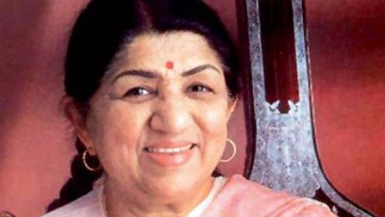 সাত দশকের কেরিয়ারে ২৫ হাজারেরও বেশি গান, শতাব্দীর অন্যতম বিস্ময় সুরসম্রাজ্ঞী সাত দশকের কেরিয়ারে ২৫ হাজারেরও বেশি গান, শতাব্দীর অন্যতম বিস্ময় সুরসম্রাজ্ঞী