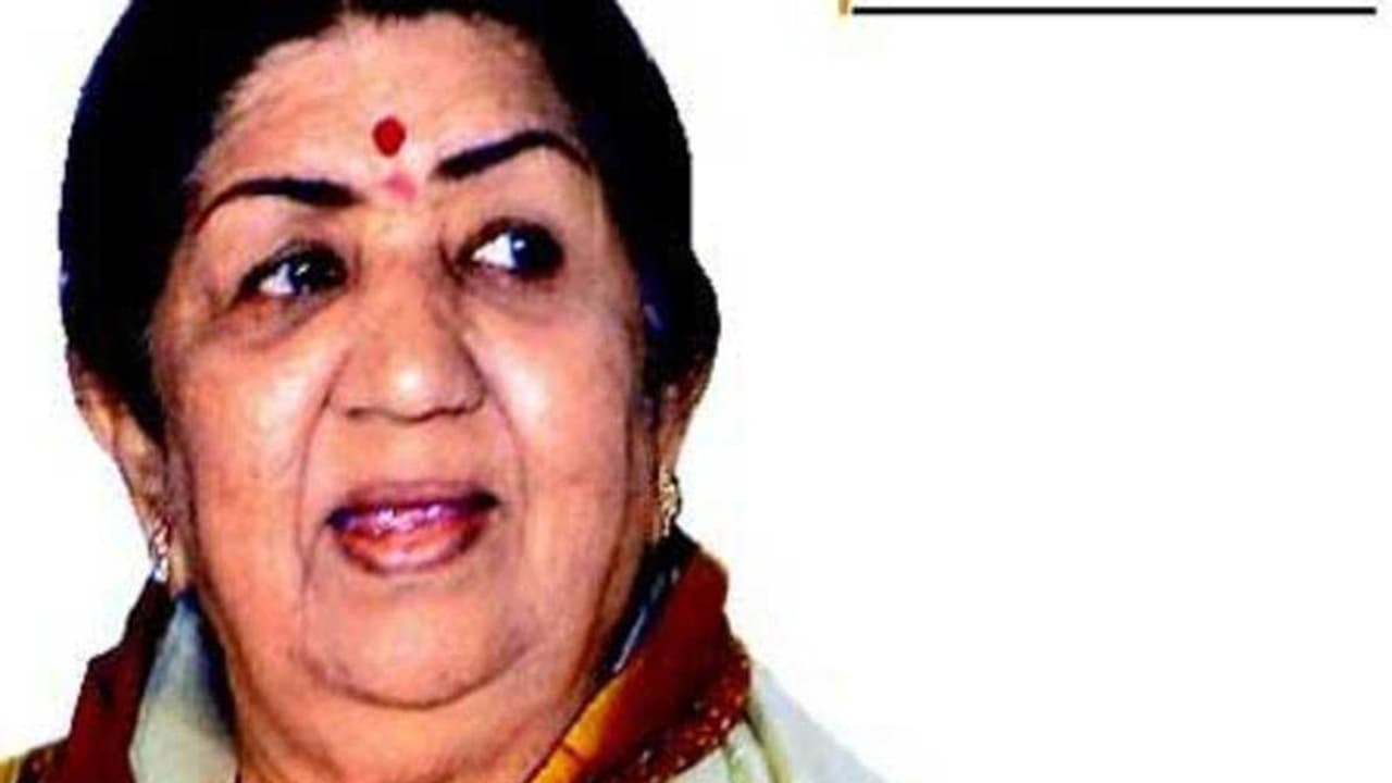 रानू मंडल को लताजी के गाने ने दी थी नई जिंदगी, दीदी ने आगे बढ़ने के लिए दी थी बड़ी सलाह रानू मंडल को लताजी के गाने ने दी थी नई जिंदगी, दीदी ने आगे बढ़ने के लिए दी थी बड़ी सलाह